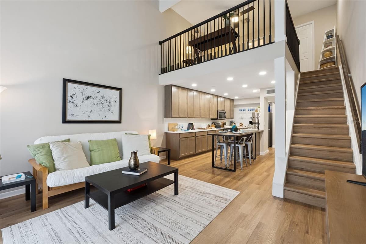 6168 PEREGRINE AVENUE — photo 3 of 35