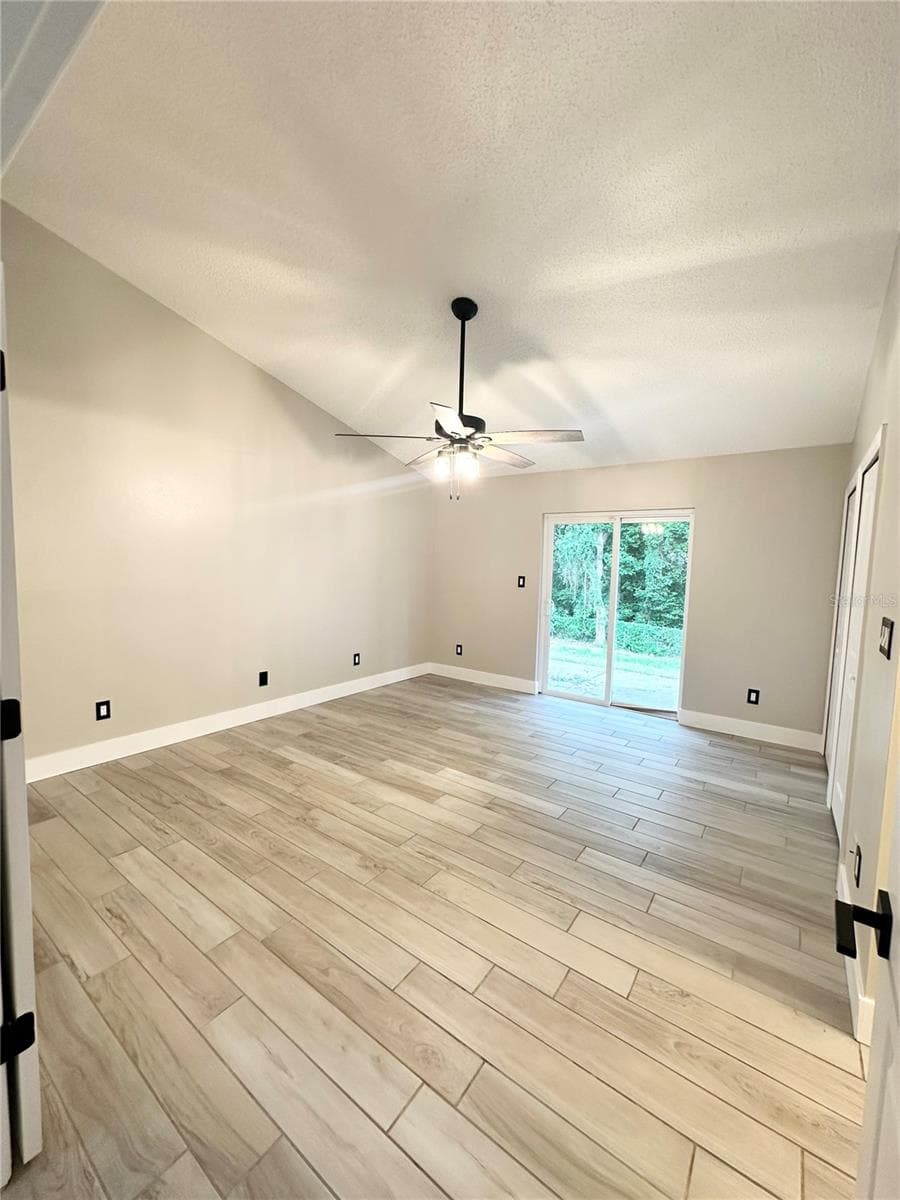 5915 GROVELINE DRIVE — photo 4 of 7