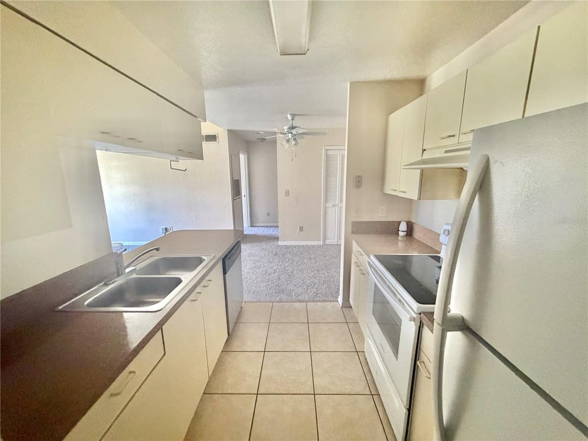 2550 ALAFAYA TRAIL — photo 9 of 20
