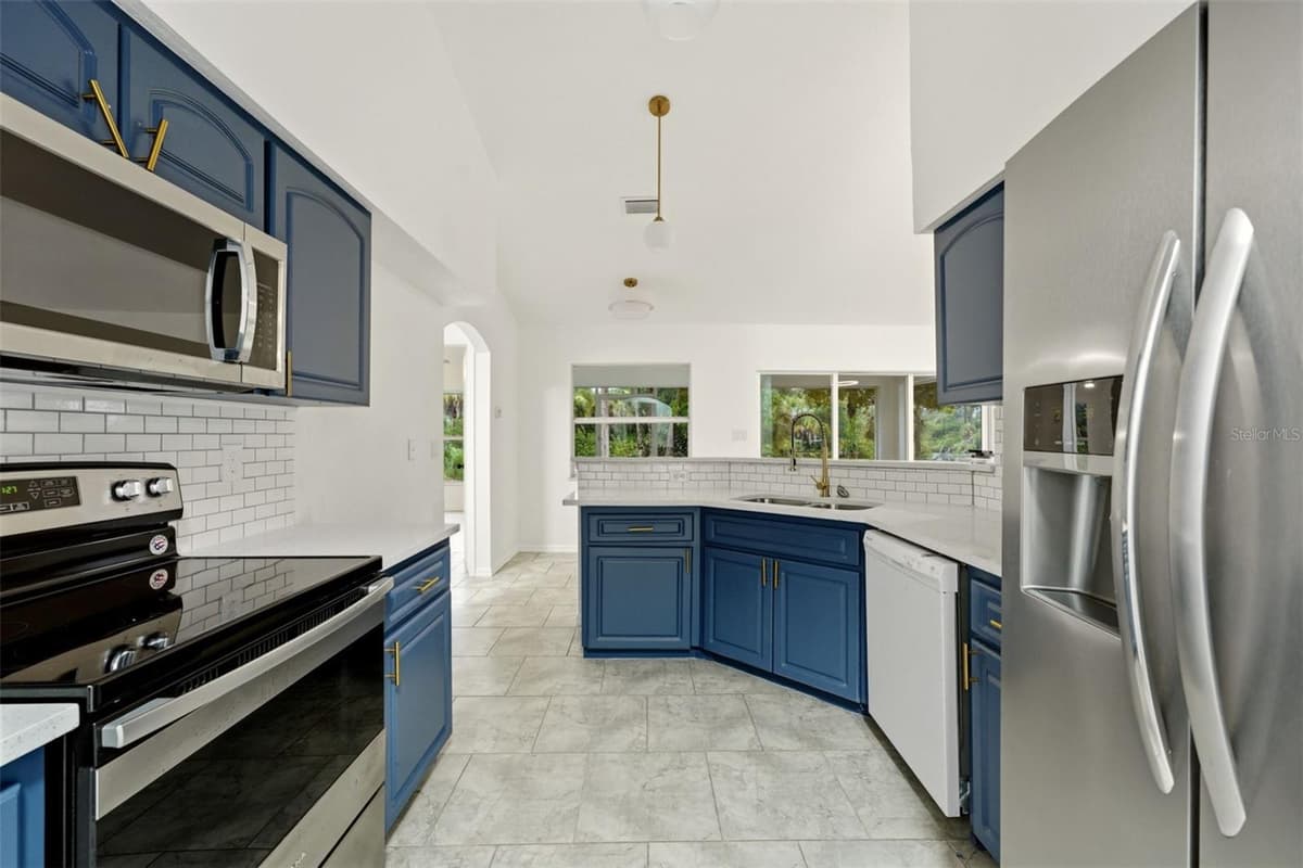5498 BAYBERRY STREET — photo 6 of 24