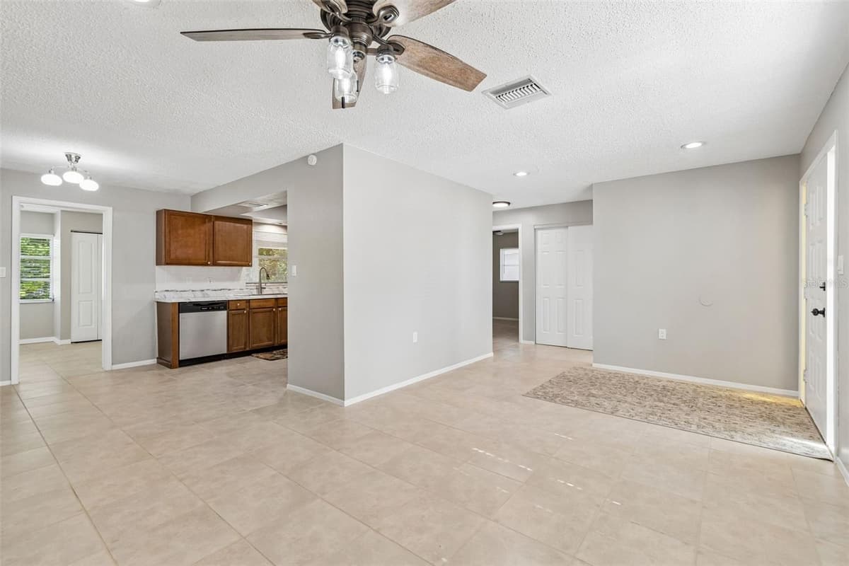 9631 MARLINTON LANE — photo 7 of 33