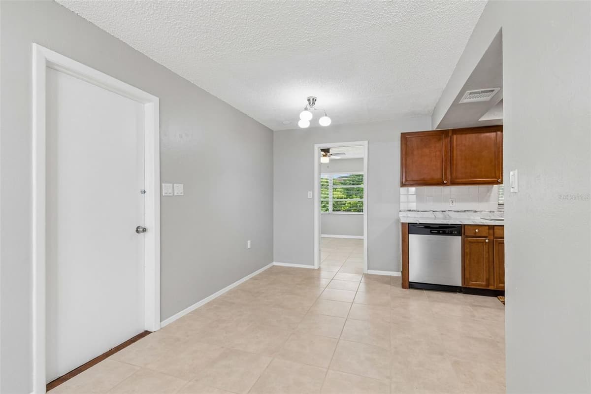 9631 MARLINTON LANE — photo 9 of 33