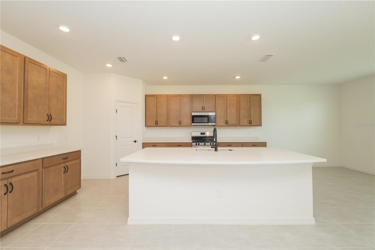 3108 EVELYN LANE — photo 6 of 31