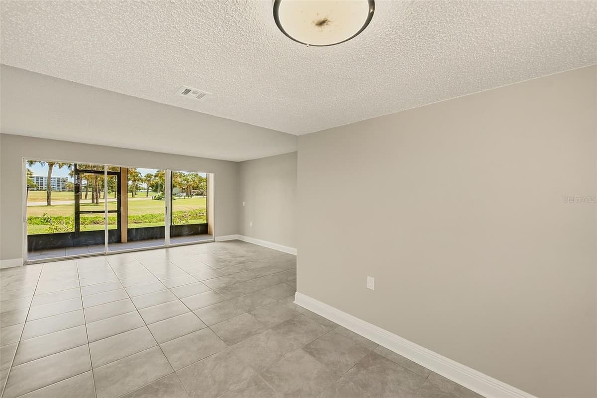200 COUNTRY CLUB DRIVE — photo 9 of 28