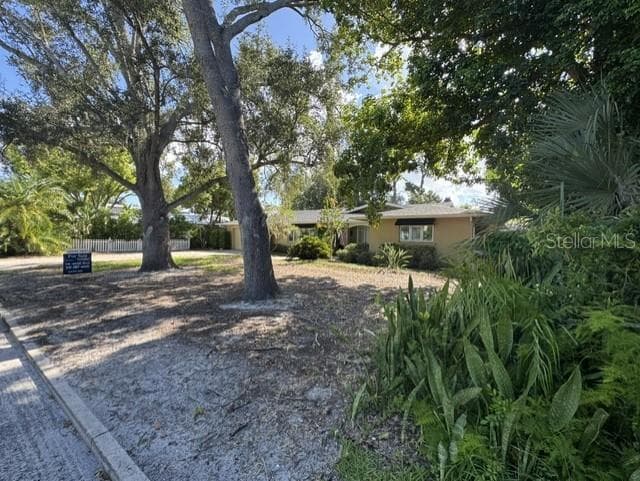 1041 CITRUS AVENUE — photo 4 of 9