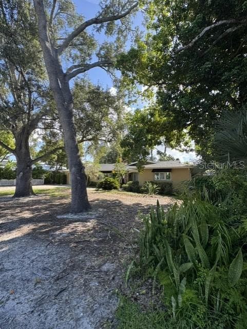 1041 CITRUS AVENUE — photo 5 of 9