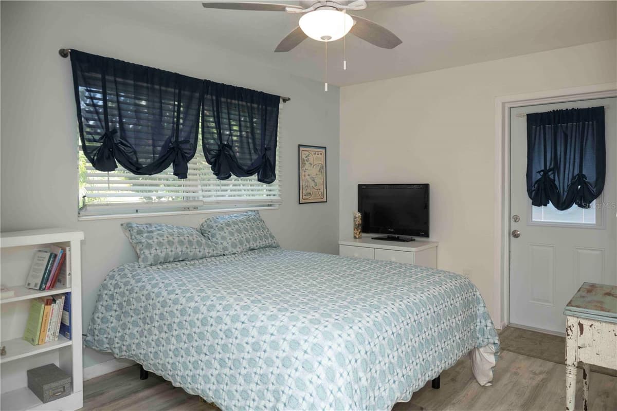 6061 CORAL WAY — photo 15 of 32