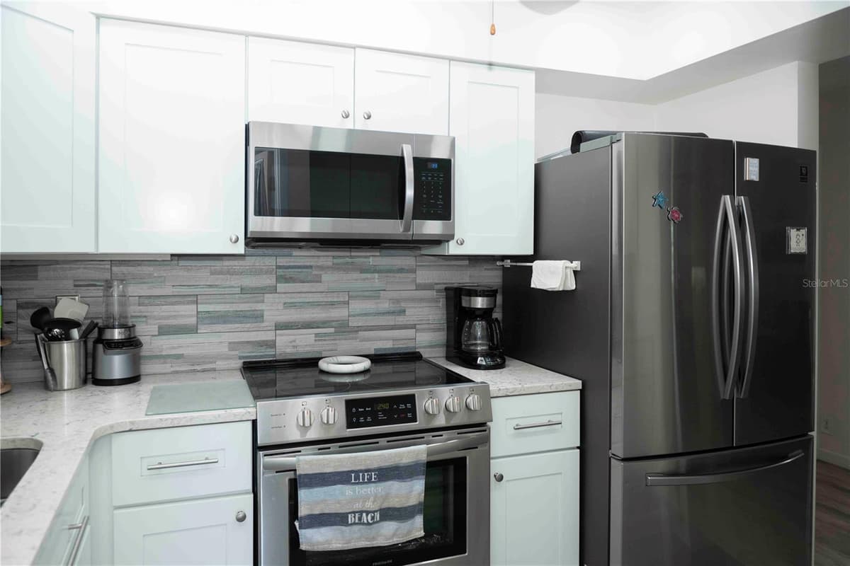 6061 CORAL WAY — photo 7 of 32