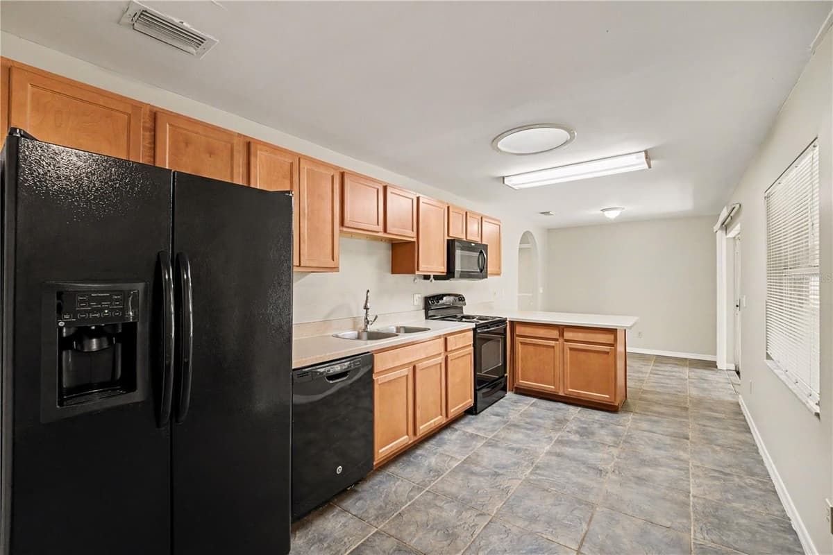 829 PEMBROKE AVENUE — photo 11 of 21