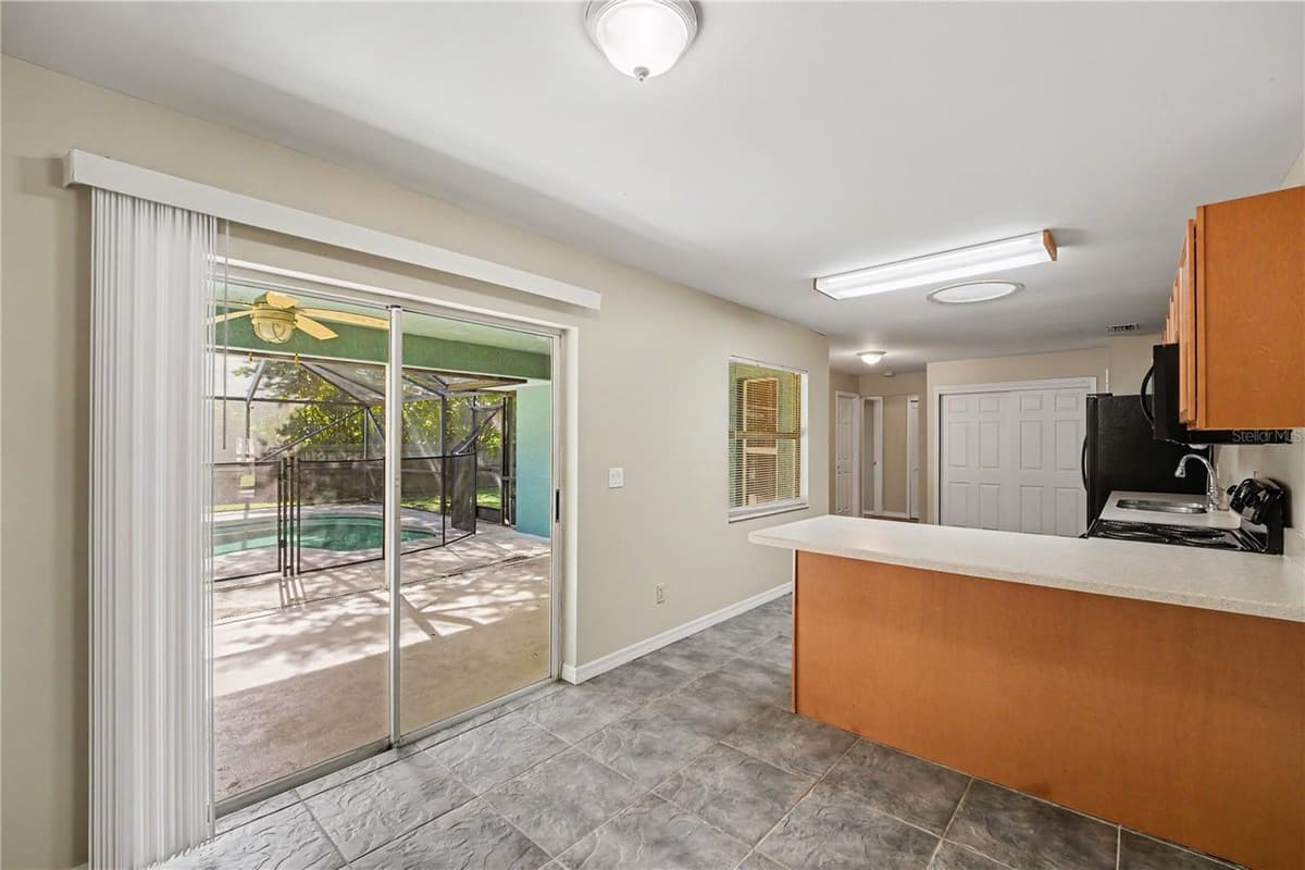 829 PEMBROKE AVENUE — photo 10 of 21