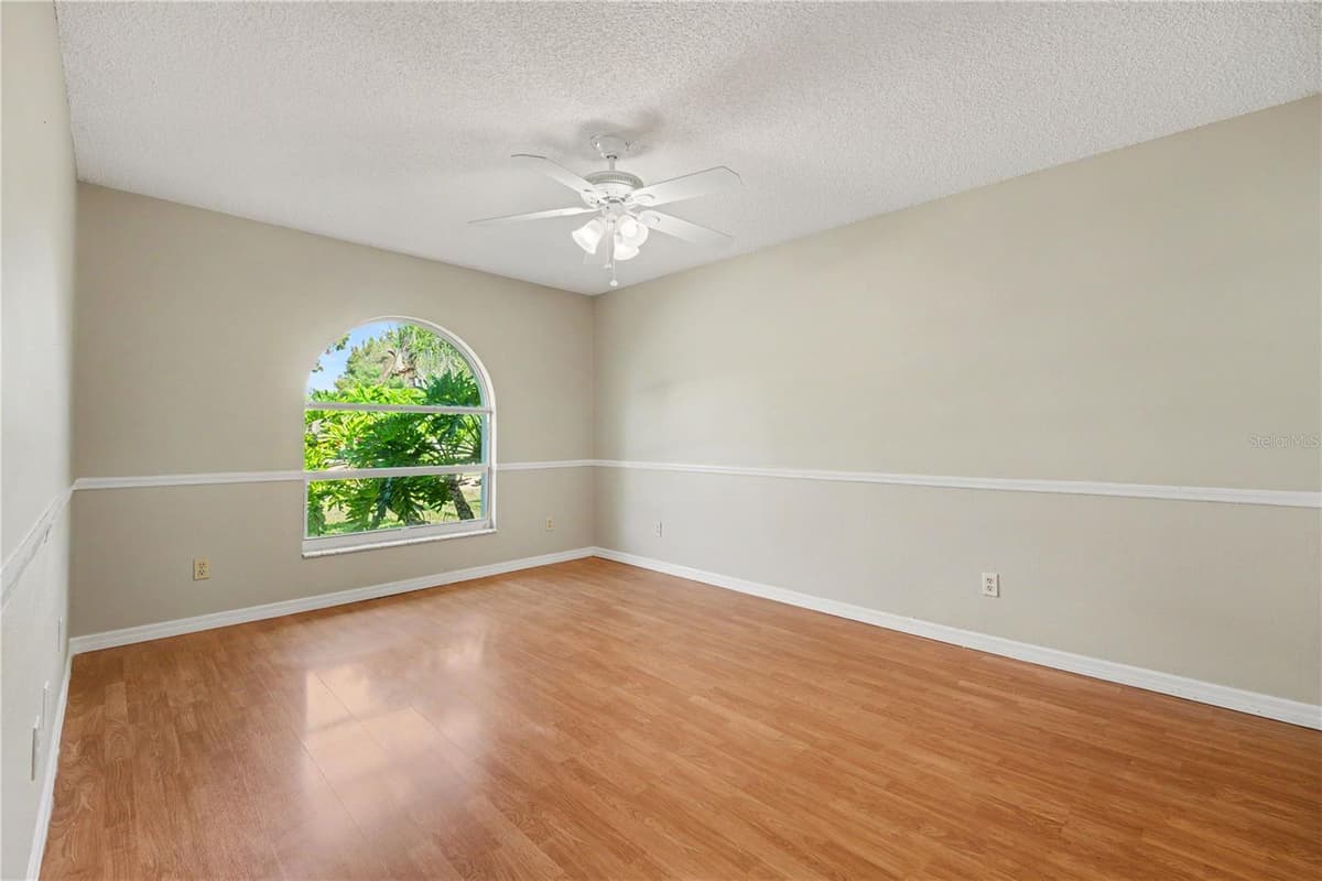 829 PEMBROKE AVENUE — photo 12 of 21