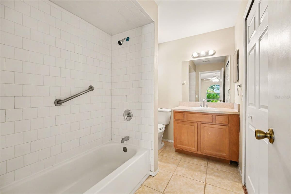829 PEMBROKE AVENUE — photo 14 of 21