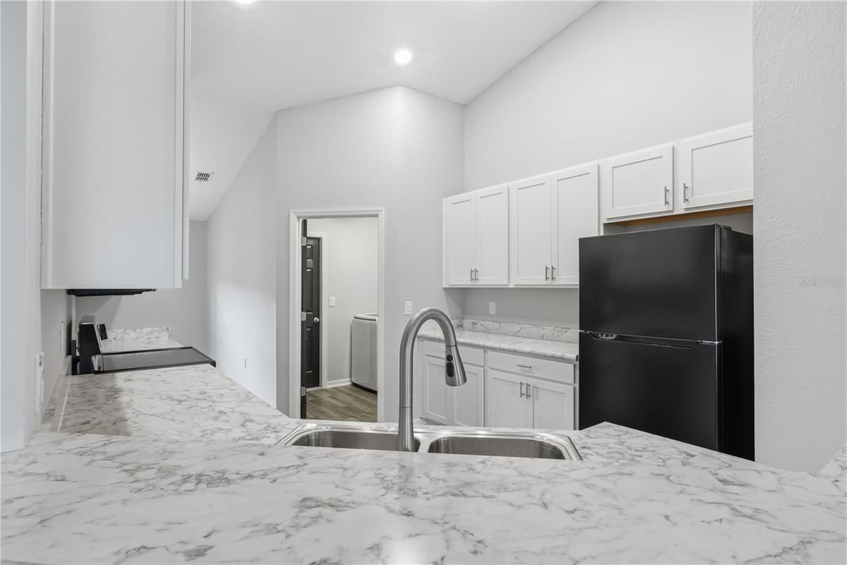 185 CLOVERBROOK TRAIL — photo 12 of 44