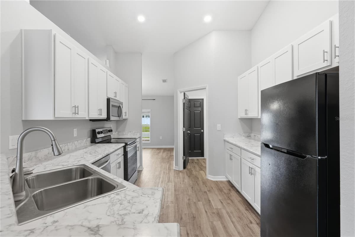185 CLOVERBROOK TRAIL — photo 13 of 44