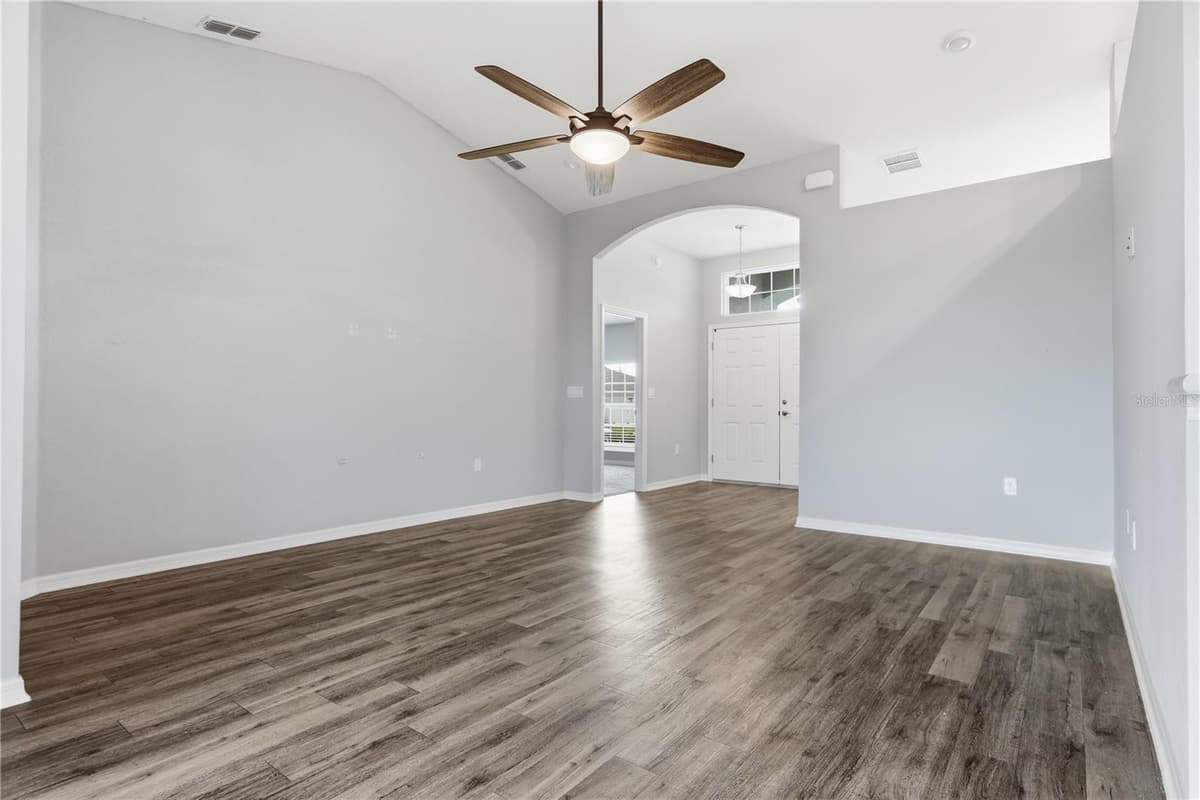 185 CLOVERBROOK TRAIL — photo 11 of 44