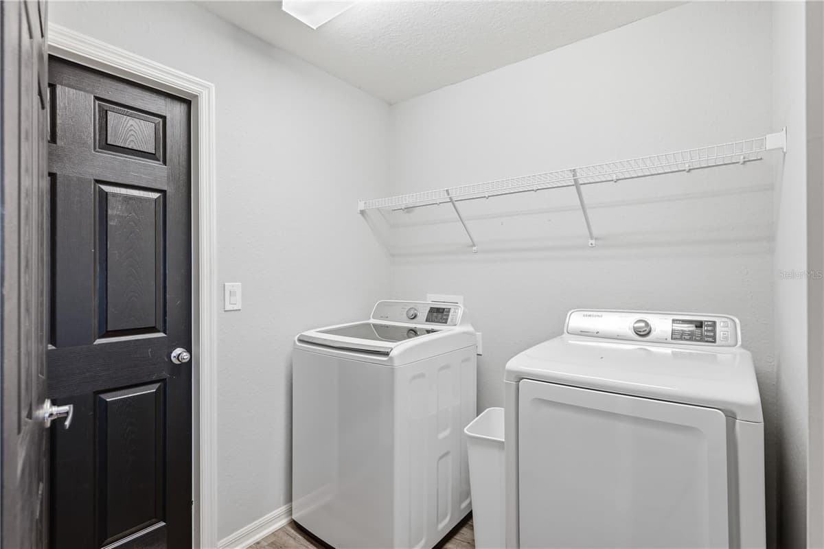 185 CLOVERBROOK TRAIL — photo 32 of 44