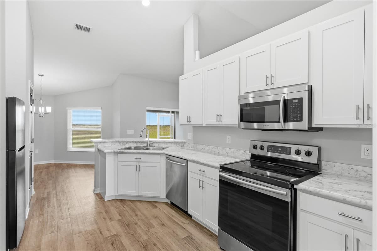 185 CLOVERBROOK TRAIL — photo 15 of 44
