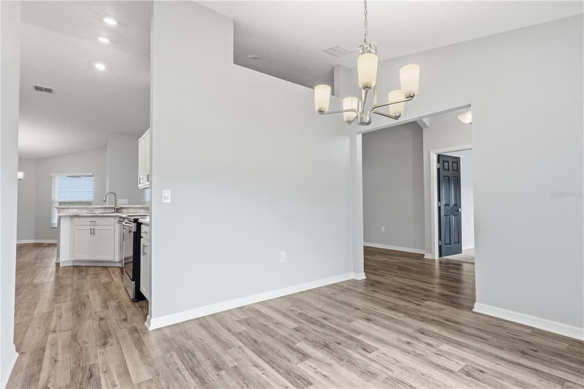 185 CLOVERBROOK TRAIL — photo 18 of 44
