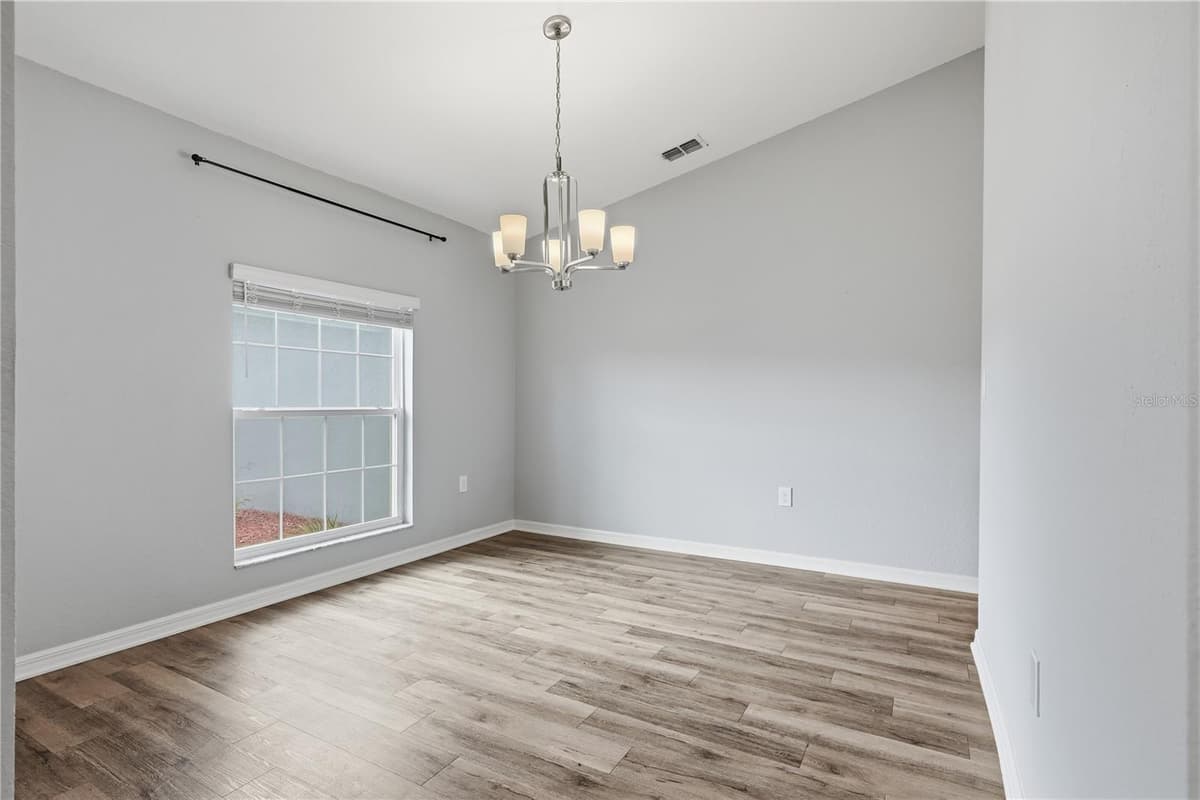 185 CLOVERBROOK TRAIL — photo 17 of 44