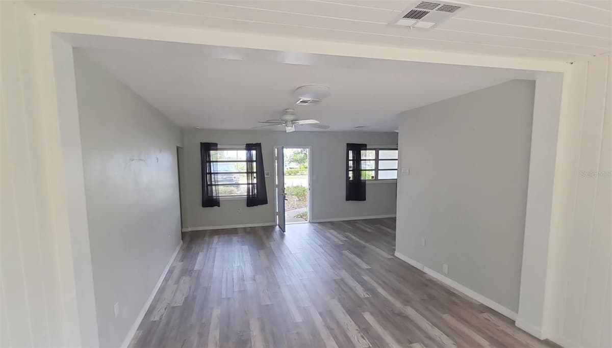1840 GLENGARY STREET — photo 6 of 17