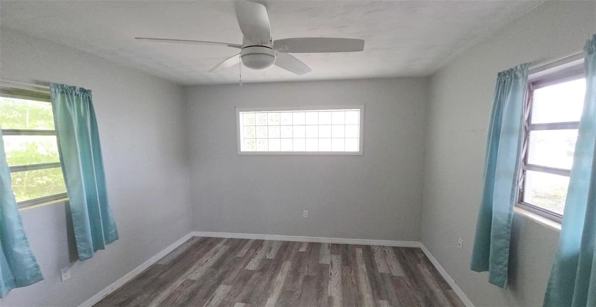 1840 GLENGARY STREET — photo 10 of 17