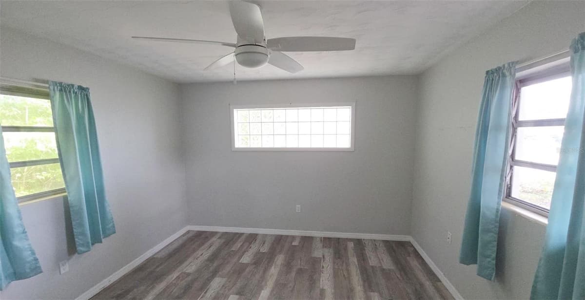 1840 GLENGARY STREET — photo 11 of 17