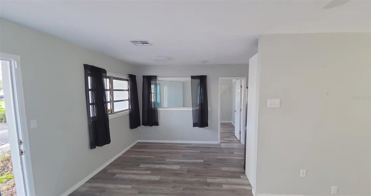 1840 GLENGARY STREET — photo 8 of 17