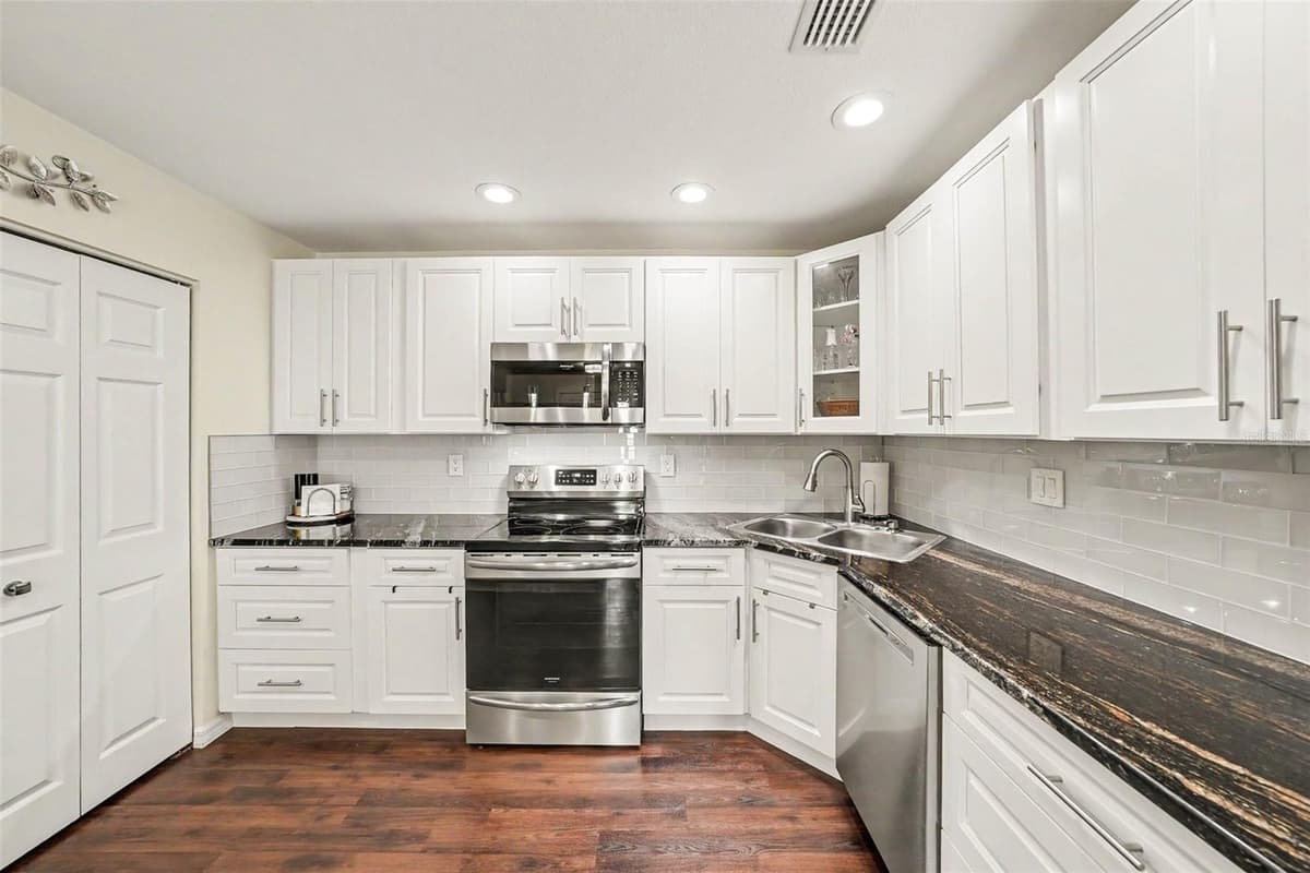 12405 EAGLESWOOD DRIVE — photo 10 of 38