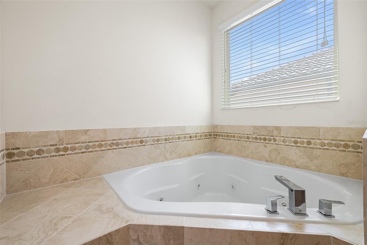 8416 CHILTON DRIVE — photo 38 of 83