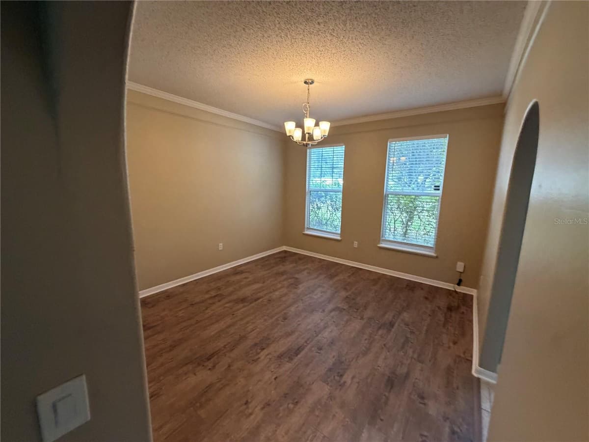 568 DOMINISH ESTATES DRIVE — photo 3 of 34