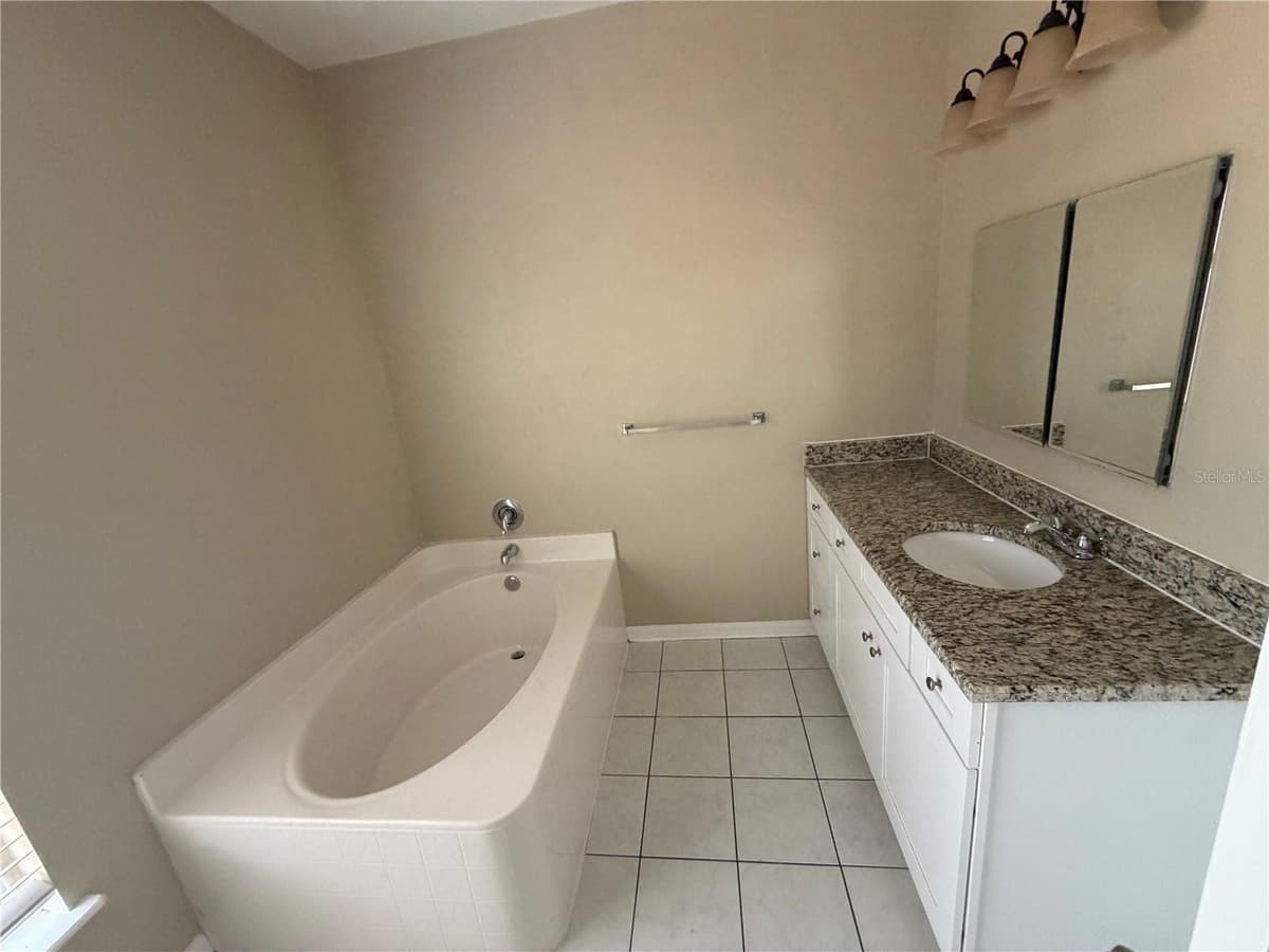 568 DOMINISH ESTATES DRIVE — photo 16 of 34