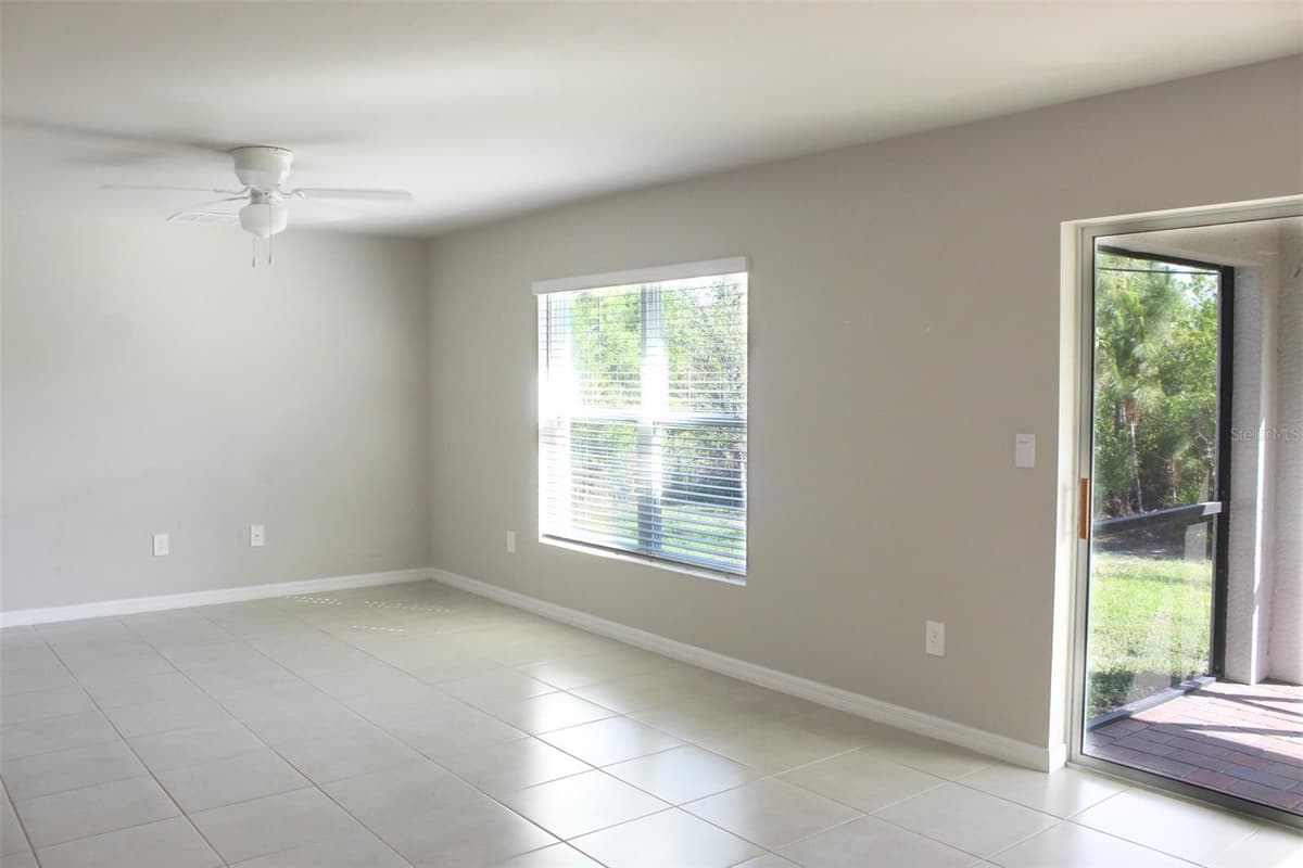 5501 KEMPSON LANE — photo 10 of 50