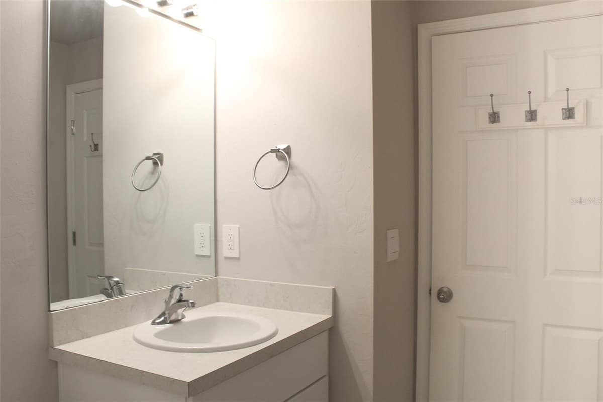 5501 KEMPSON LANE — photo 37 of 50