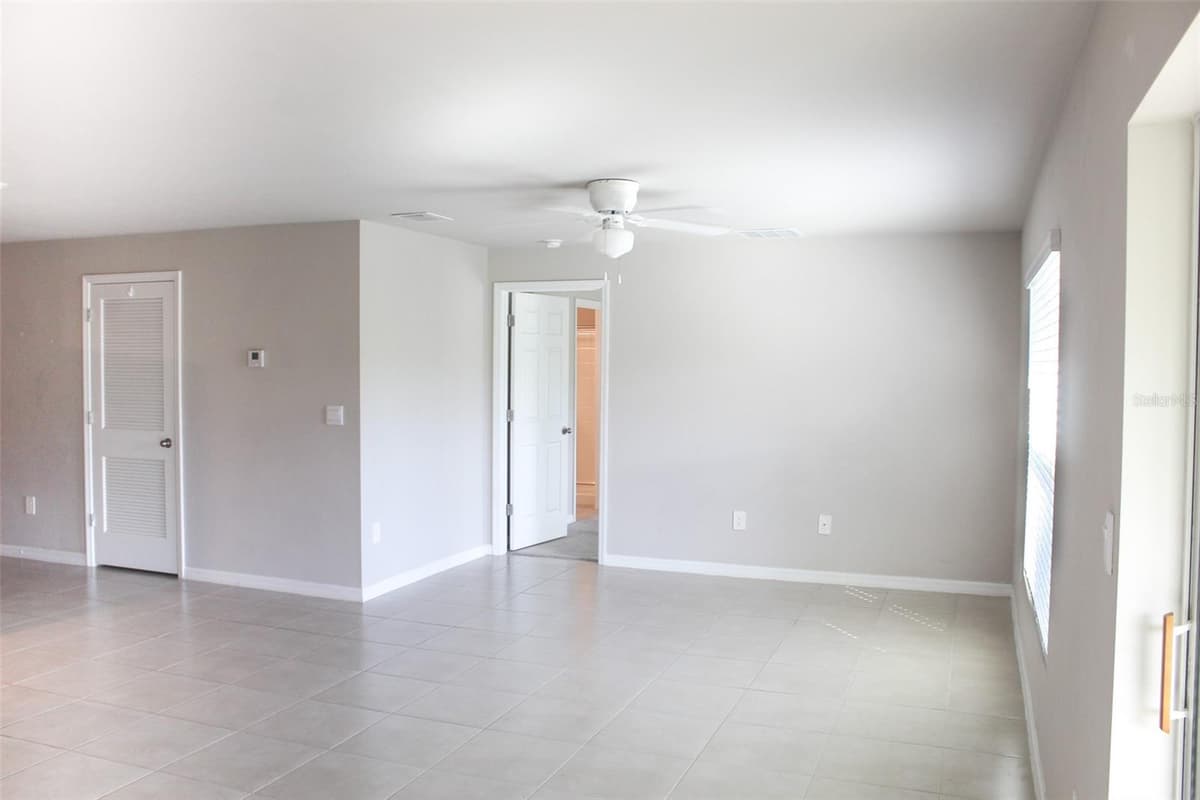 5501 KEMPSON LANE — photo 9 of 50