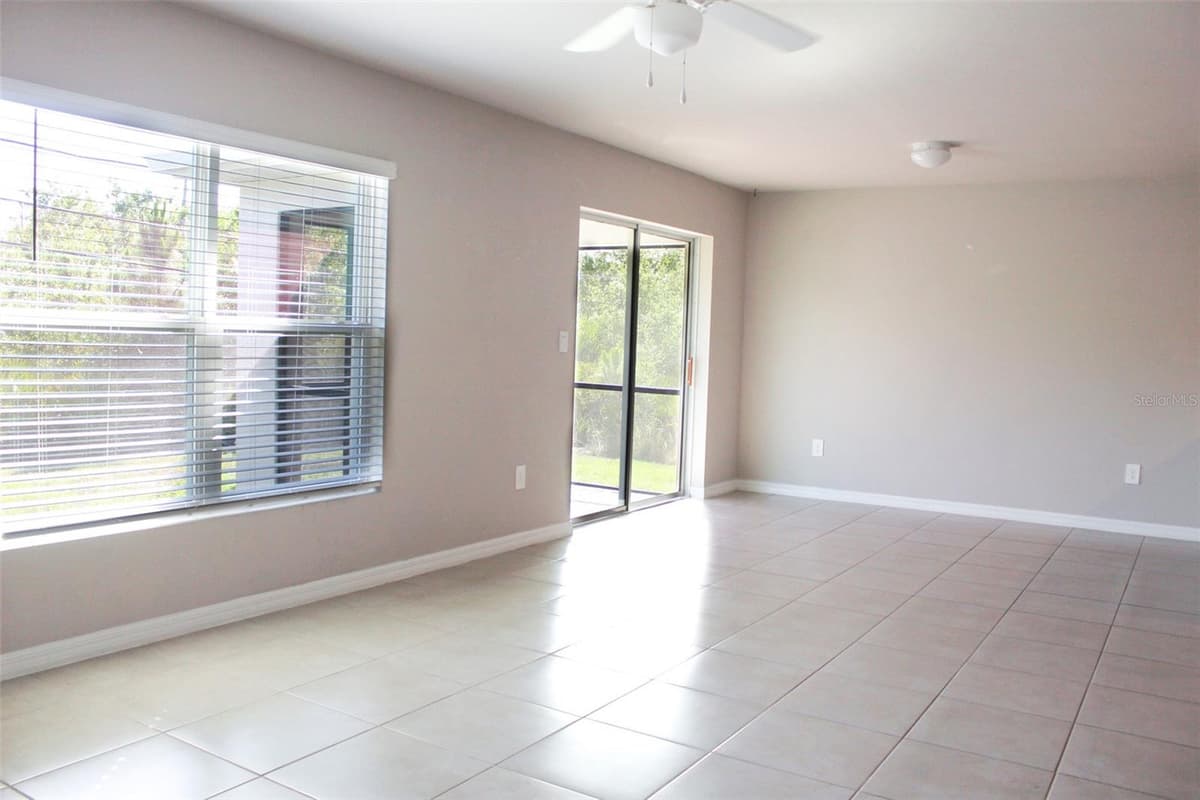 5501 KEMPSON LANE — photo 12 of 50