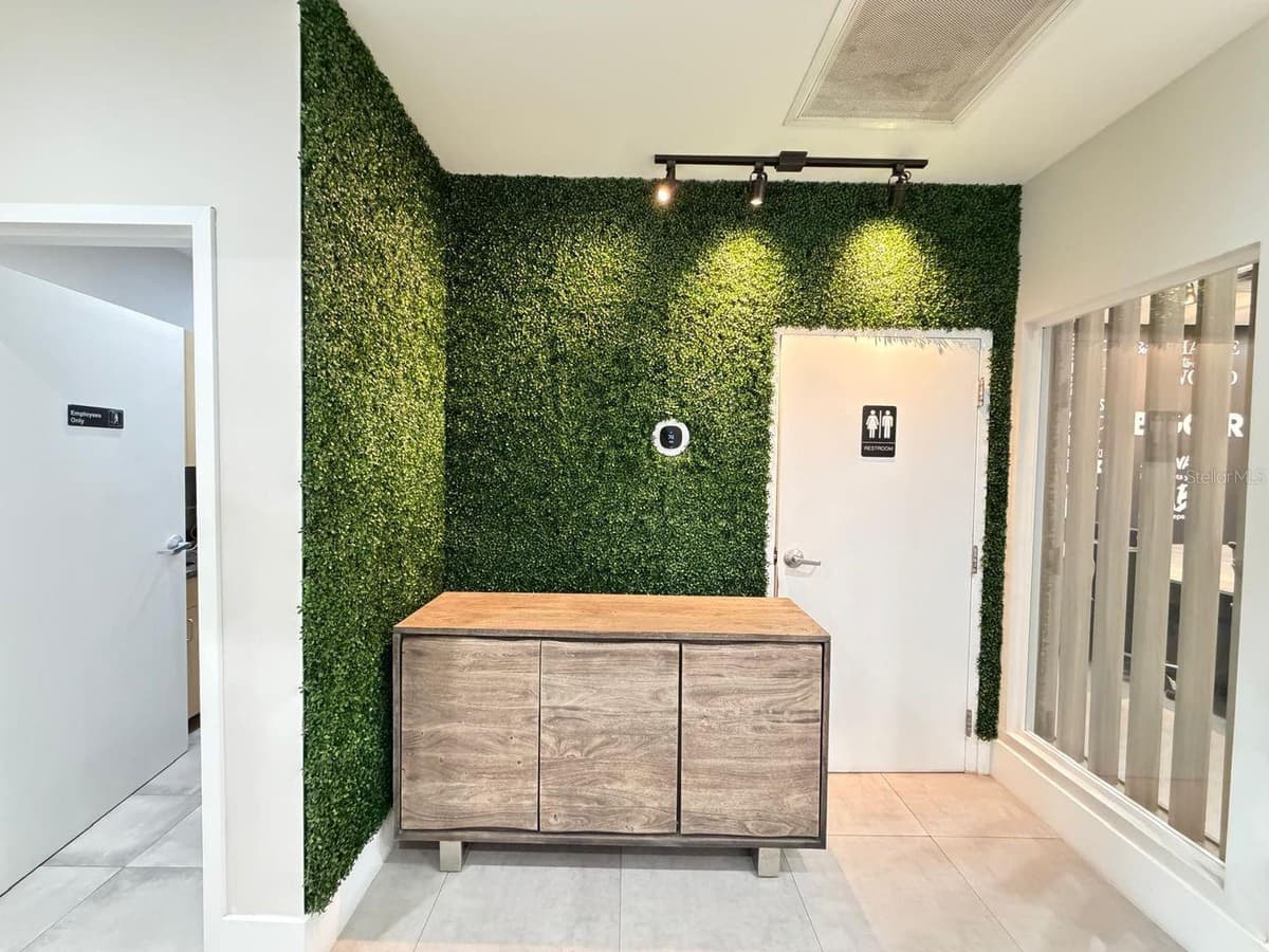 7901 KINGSPOINTE PARKWAY — photo 13 of 19