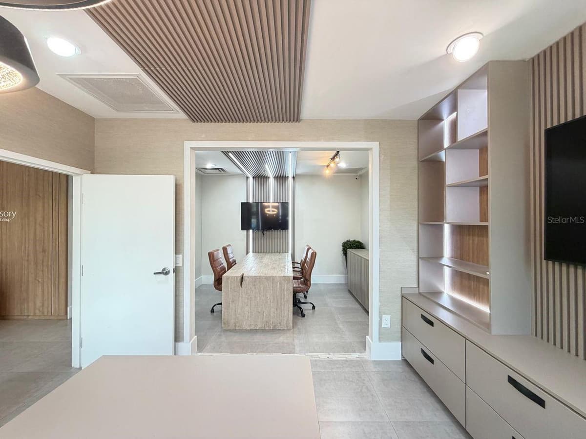 7901 KINGSPOINTE PARKWAY — photo 5 of 19