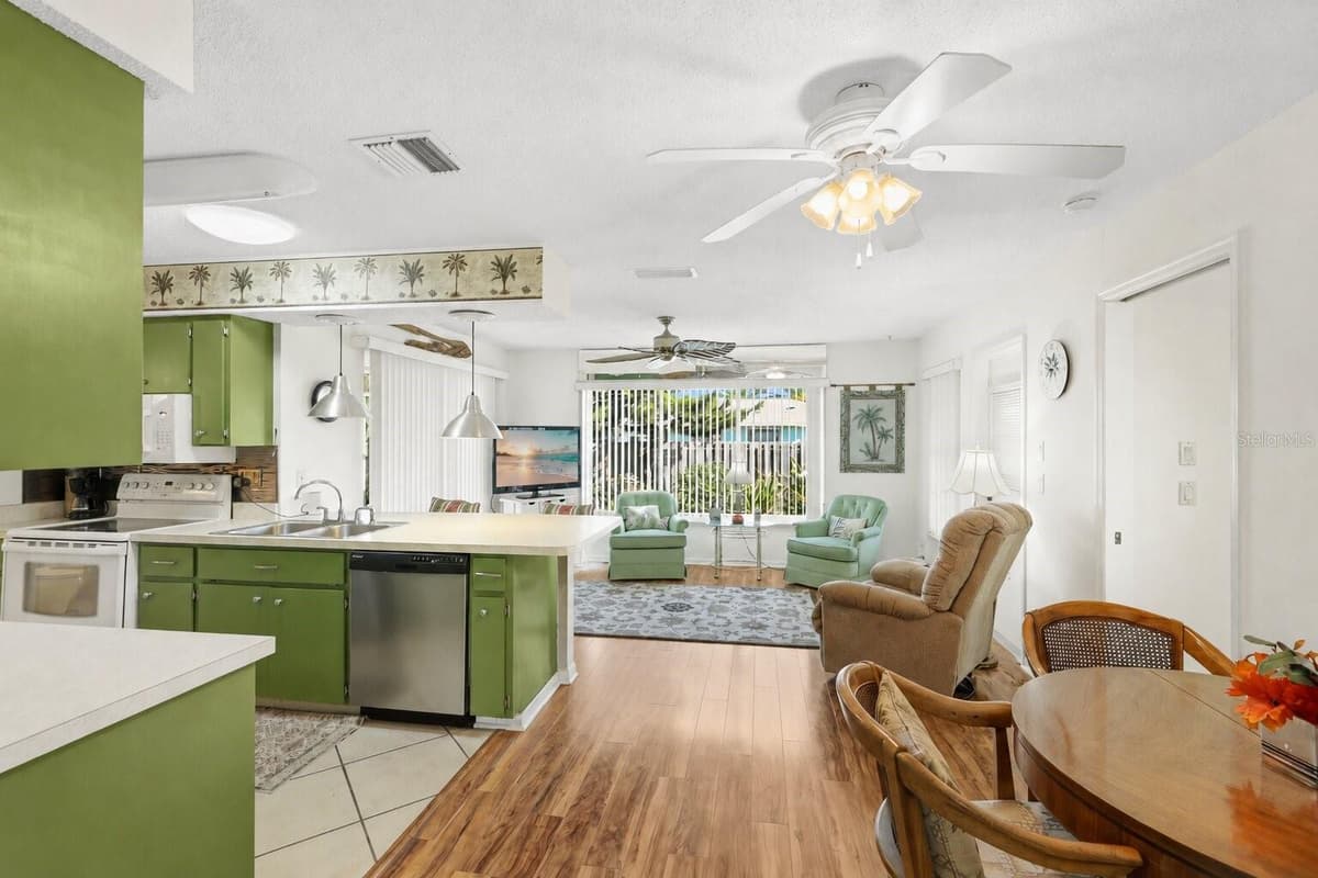 1220 FALCON ROAD — photo 9 of 55