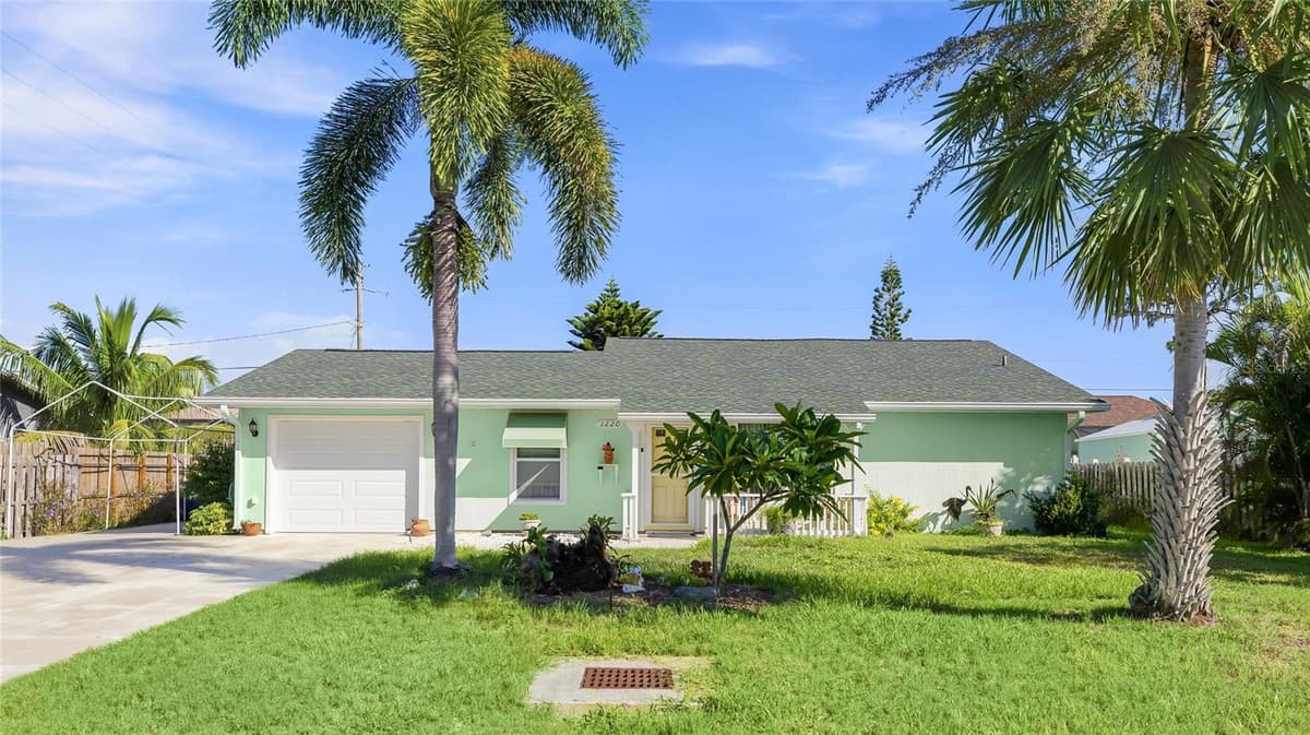 1220 FALCON ROAD — photo 4 of 55