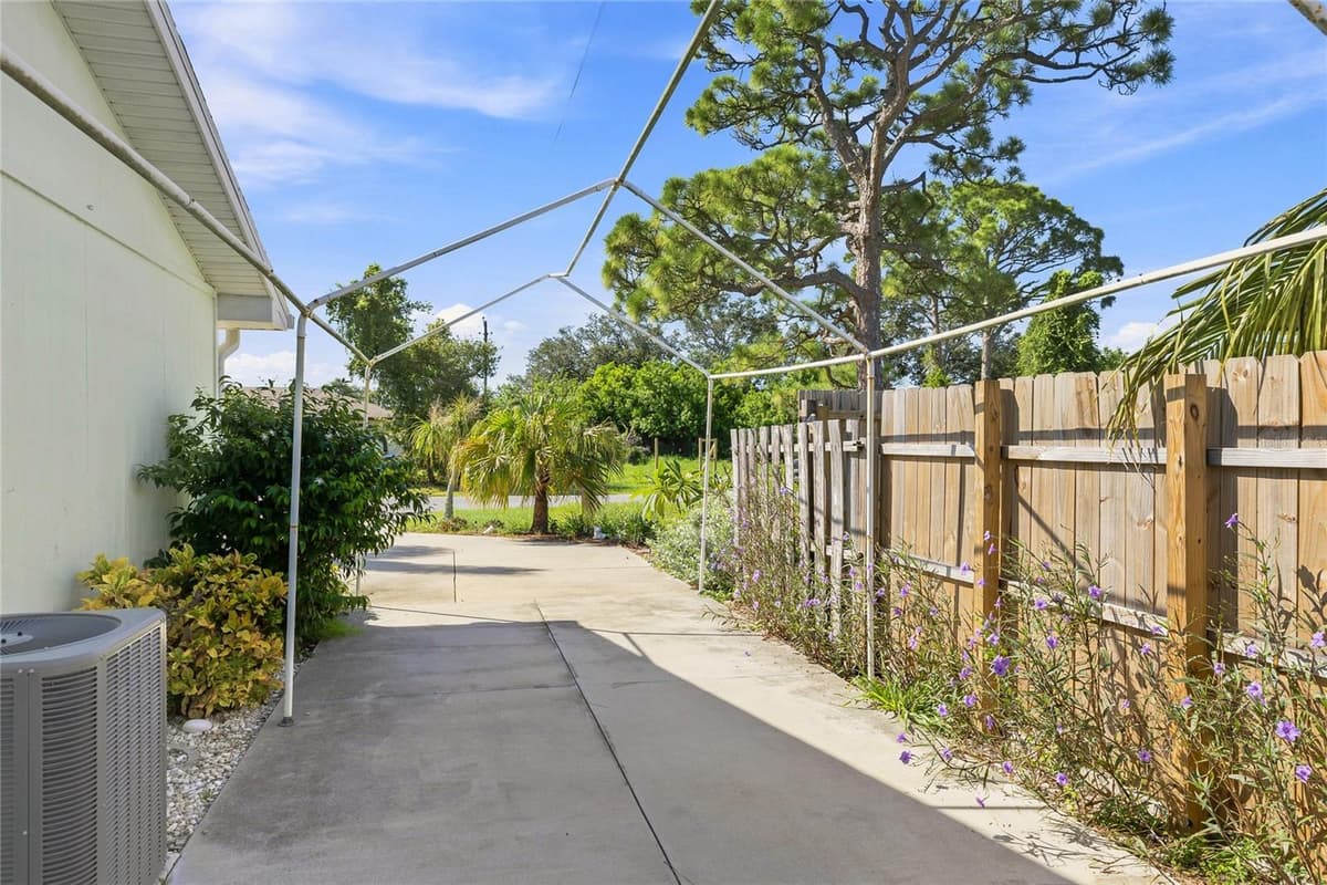 1220 FALCON ROAD — photo 32 of 55