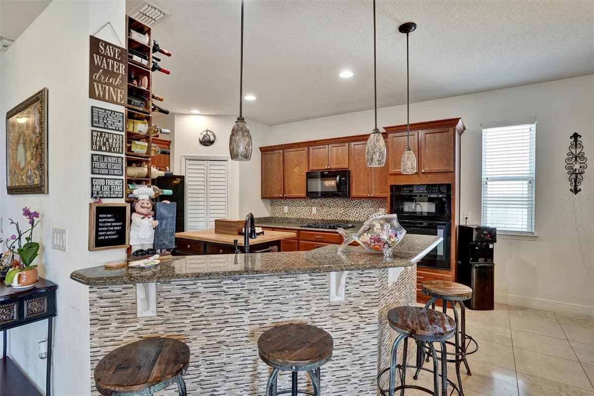 8111 PACIFIC LOON STREET — photo 10 of 41