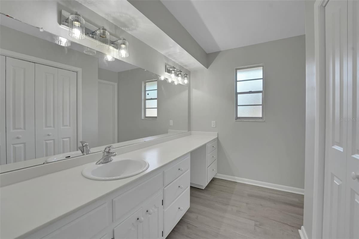 300 GREENFIELD ROAD — photo 18 of 41