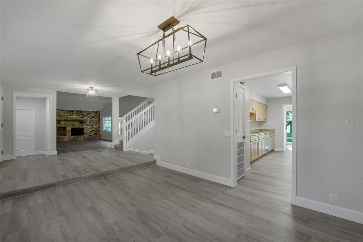 300 GREENFIELD ROAD — photo 7 of 41