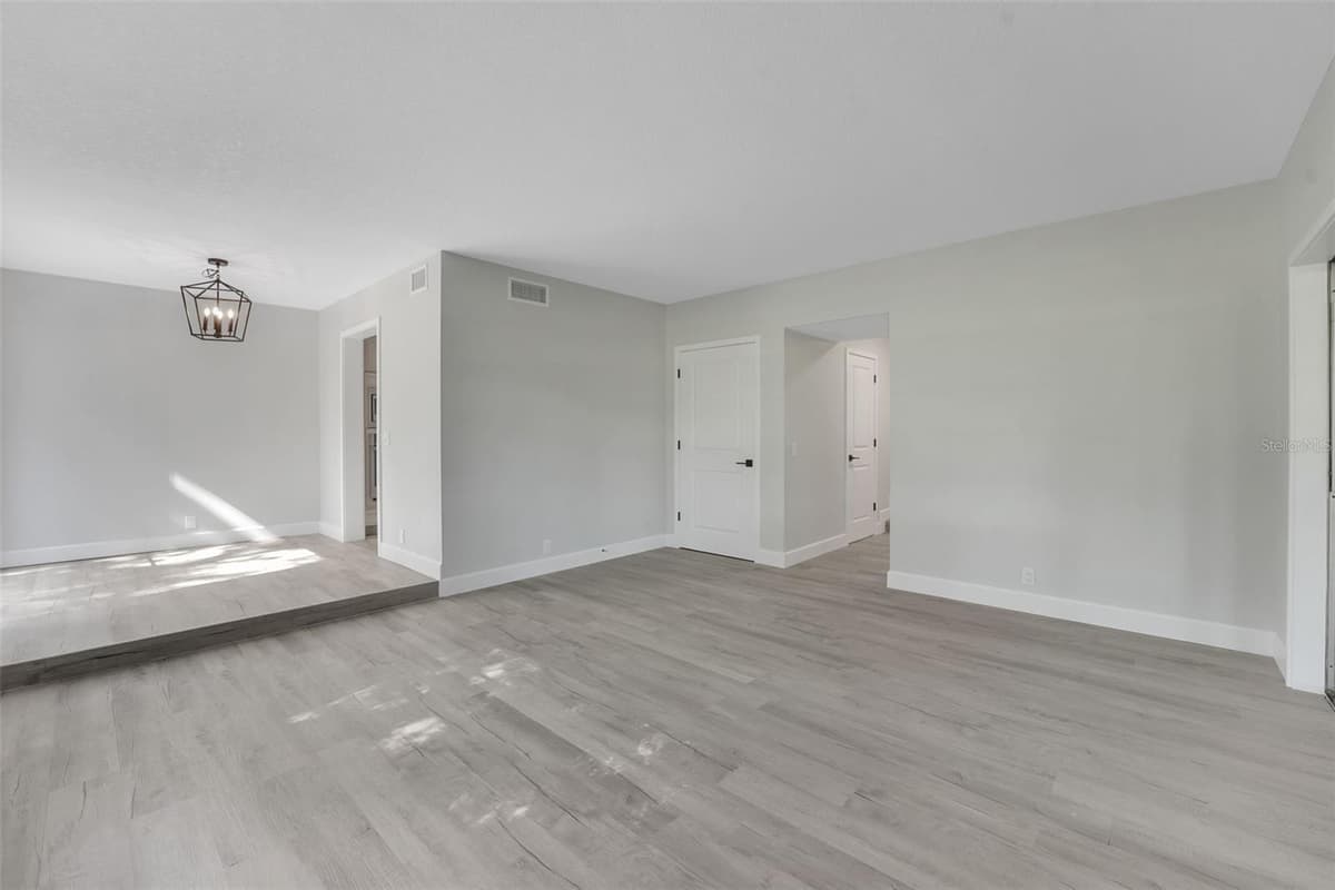 300 GREENFIELD ROAD — photo 10 of 41