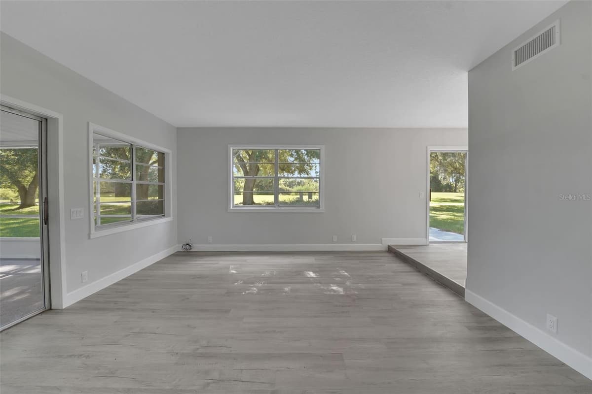 300 GREENFIELD ROAD — photo 9 of 41