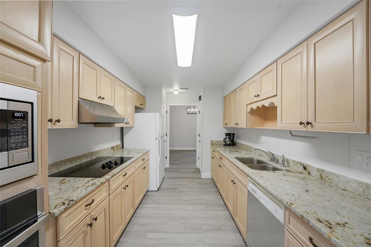 300 GREENFIELD ROAD — photo 11 of 41