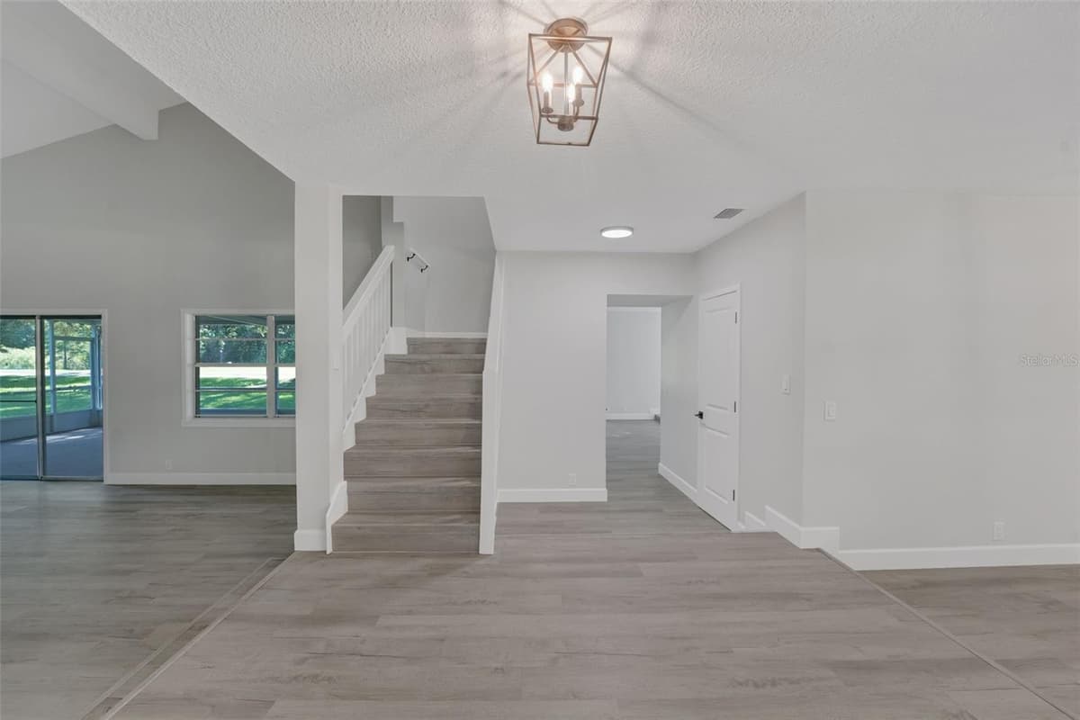 300 GREENFIELD ROAD — photo 5 of 41