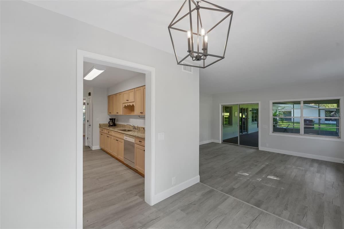 300 GREENFIELD ROAD — photo 8 of 41