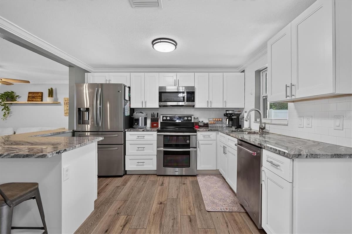 1440 NORMANDY BOULEVARD — photo 12 of 39