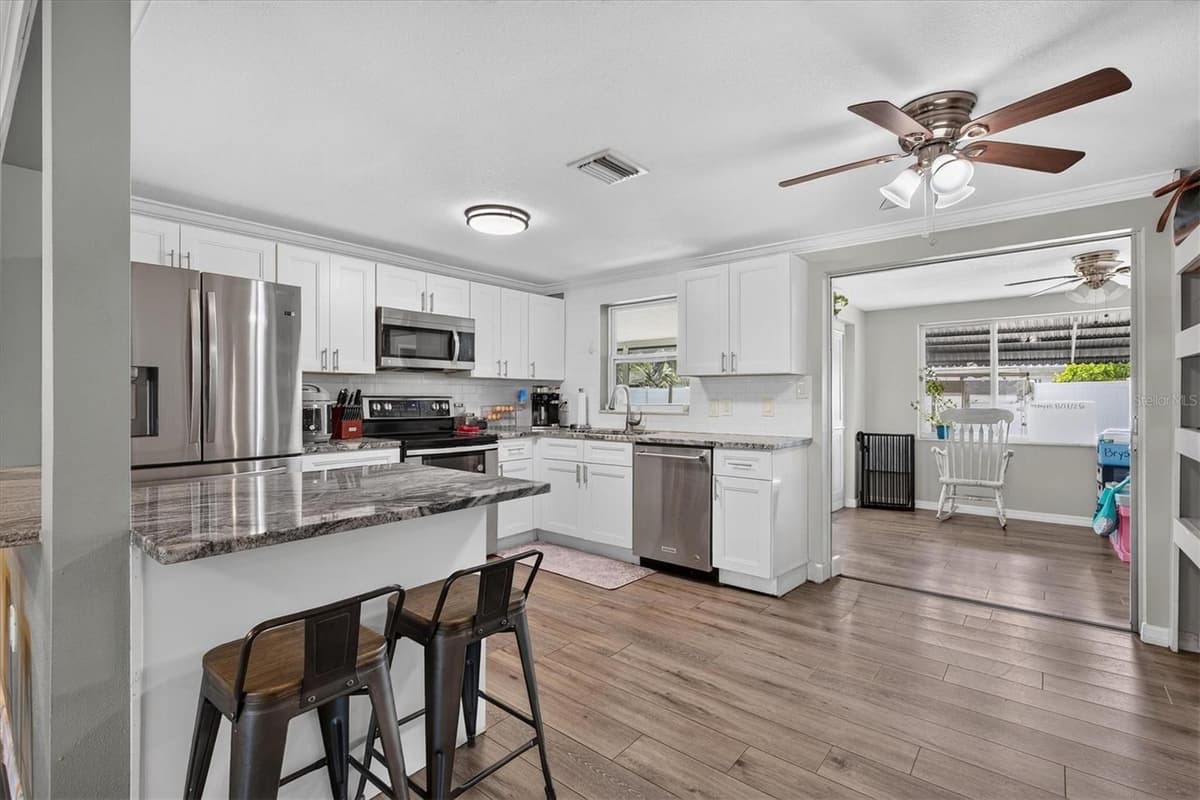 1440 NORMANDY BOULEVARD — photo 10 of 39